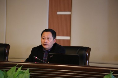 財鑫集團舉辦“深入學(xué)習黨章黨規，爭做合格共產(chǎn)黨員”專(zhuān)題輔導報告會(huì )