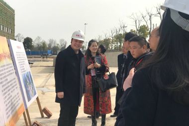 數百名返鄉成功人士蒞臨參觀(guān)常德財富中心項目