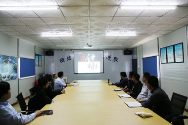 財鑫金控紀檢監察室組織財鑫廣場(chǎng)全體成員觀(guān)看警示教育片《警鐘長(cháng)鳴》