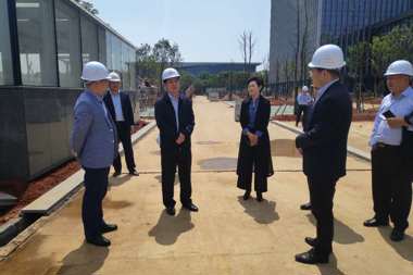 湖南省地方金融監管局局長(cháng)張世平蒞臨常德財富中心指導工作