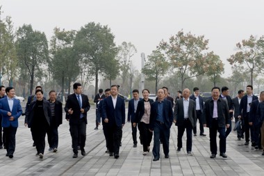 周德睿曹立軍調研常德財富中心