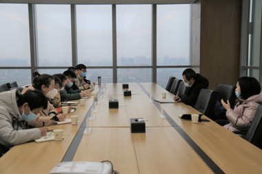 駐企防疫聯(lián)絡(luò )員指導財科擔保督促落實(shí)防疫措施