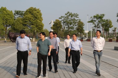 柳葉湖旅游度假區管理委員會(huì )領(lǐng)導到常德財富中心調研指導工作