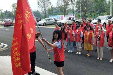 財鑫金控集團參與“共創(chuàng  )文明城市 共享文明成果”黨員志愿服務(wù)周活動(dòng)