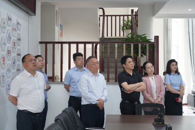 湘西自治州人民政府領(lǐng)導一行蒞臨財鑫集團考察調研