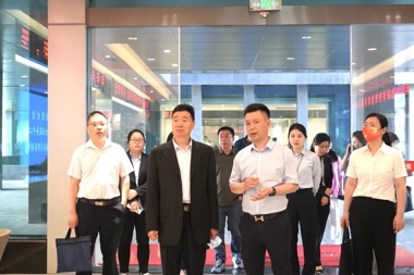 湖南省中小企業(yè)發(fā)展環(huán)境評估工作組一行蒞臨湖南財鑫集團考察調研