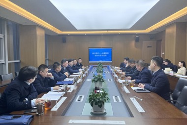 銀企攜手 經(jīng)濟護航——建設銀行來(lái)財鑫集團考察座談